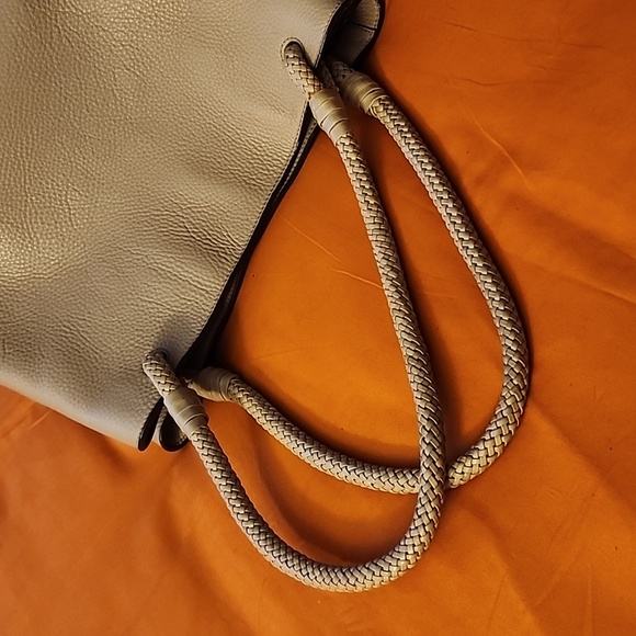 Authentic Tory Burch gray leather bag. - Picture 7 of 7
